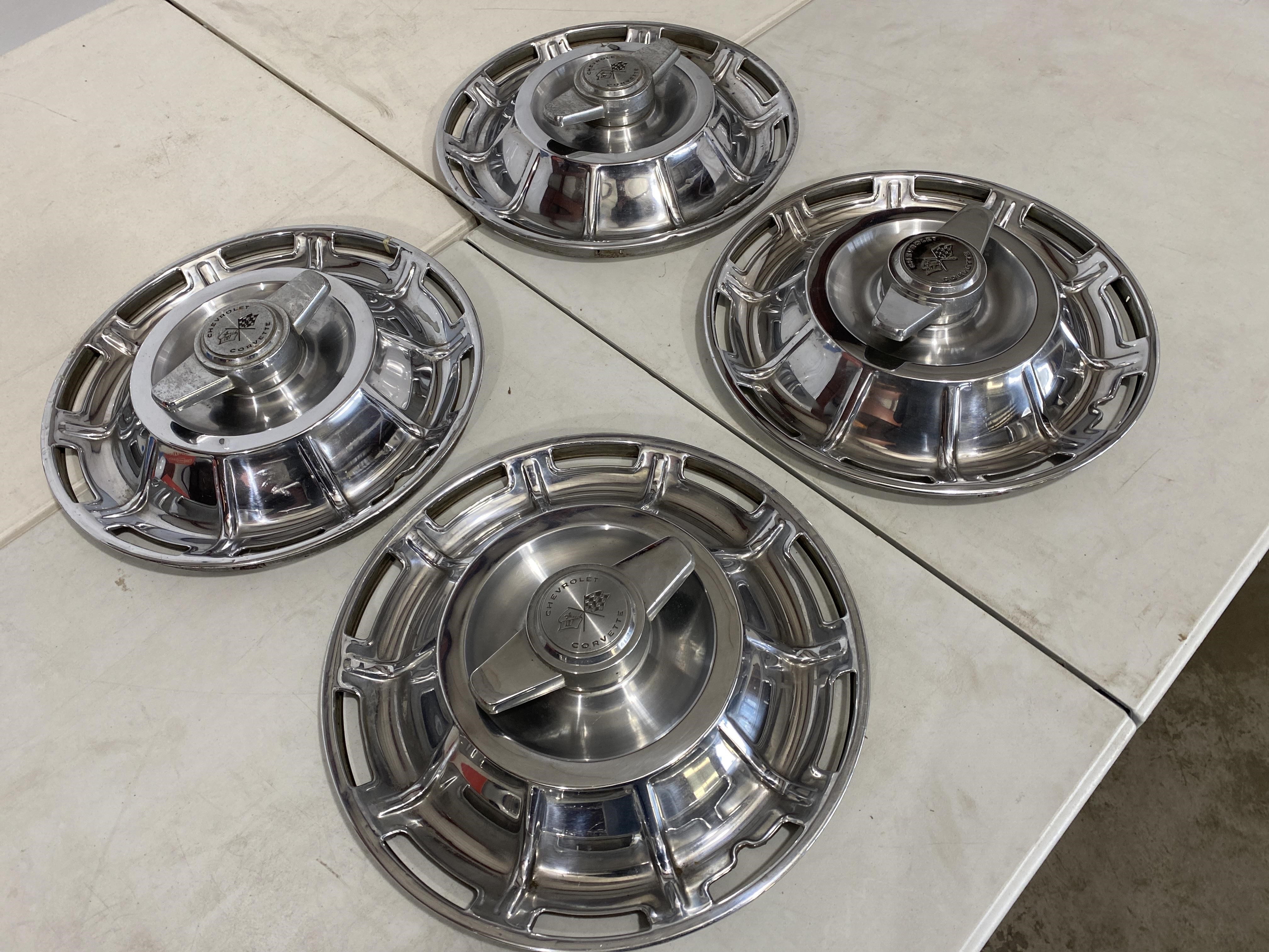 Vintage corvette online hubcaps