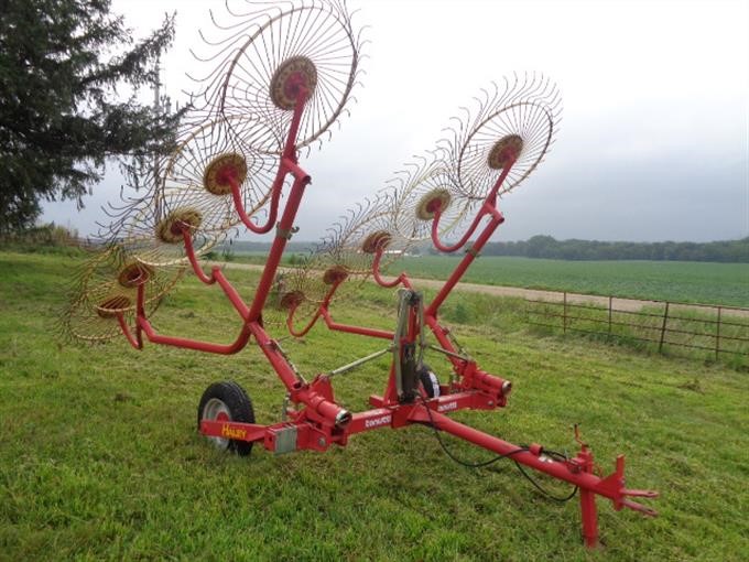 Tonutti RCS 10 Wheel Hay Rake.