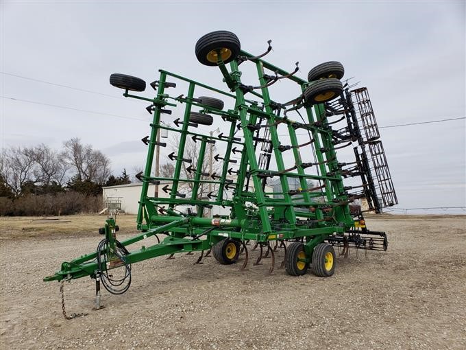 john deere 2210 field cultivator