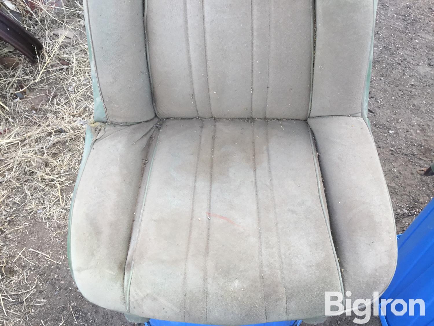 Gm Swivel And Sliding Bucket Seats Bigiron Auctions 1619