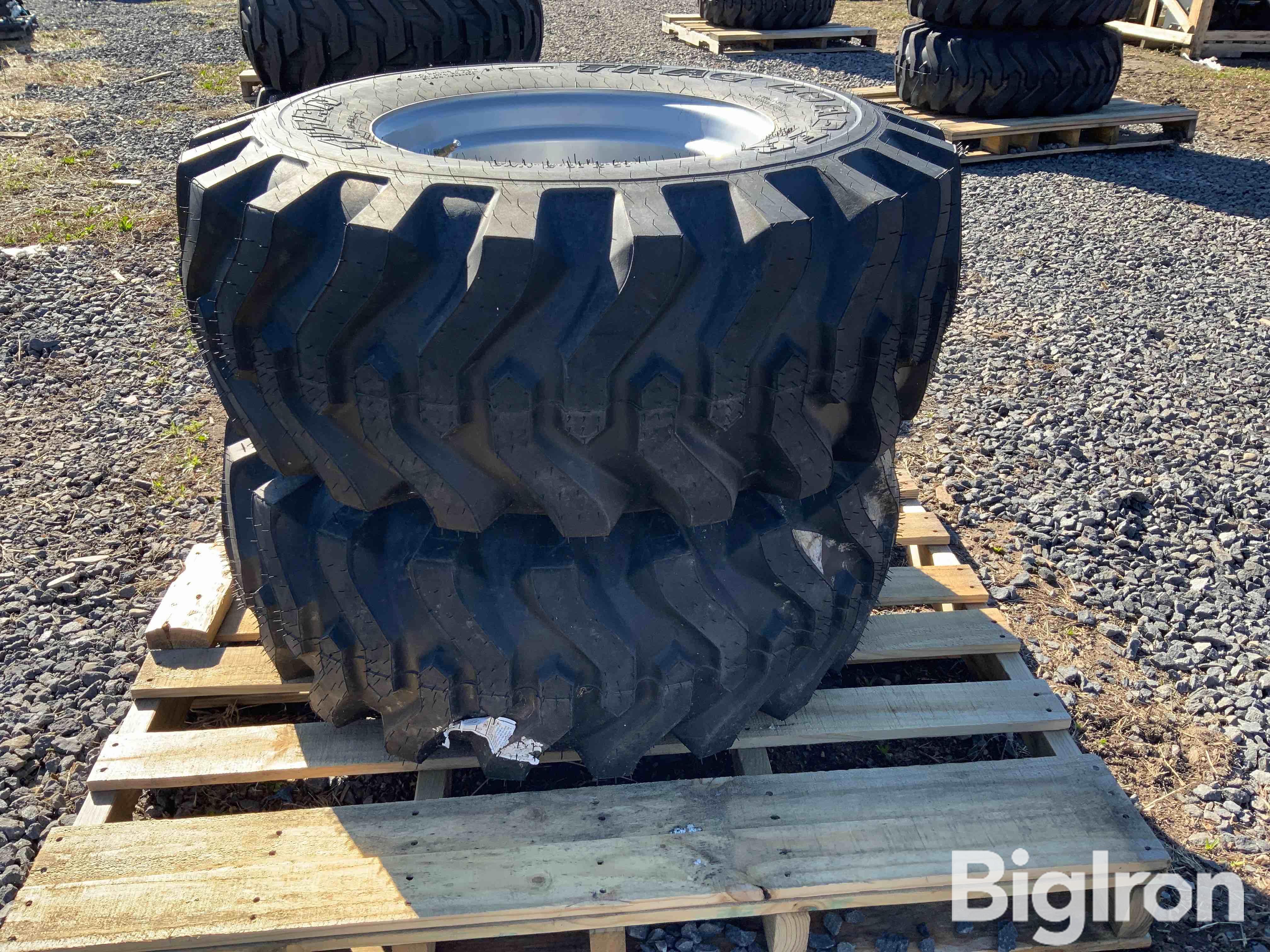 Titan Trac Loader 15x19.5 Tires BigIron Auctions