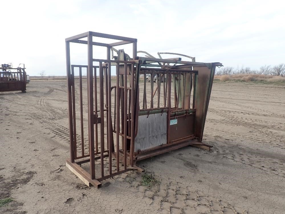 Powder River Cattle Chute W/Palpation Cage BigIron Auctions