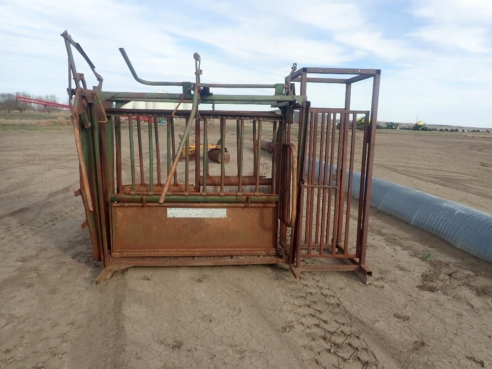 Powder River Cattle Chute W/Palpation Cage BigIron Auctions