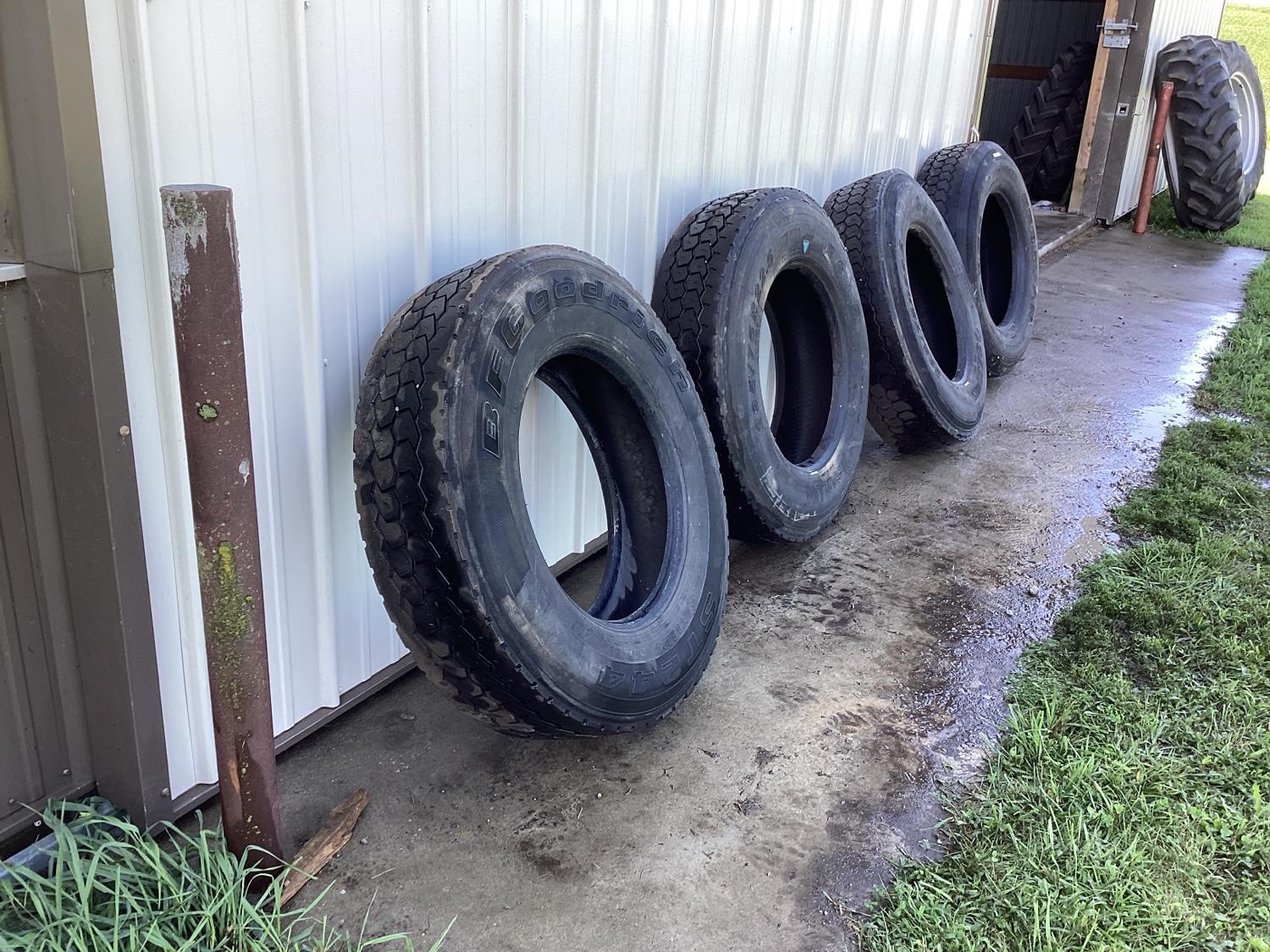 295-75r22-5-275-80r22-5-tires-bigiron-auctions