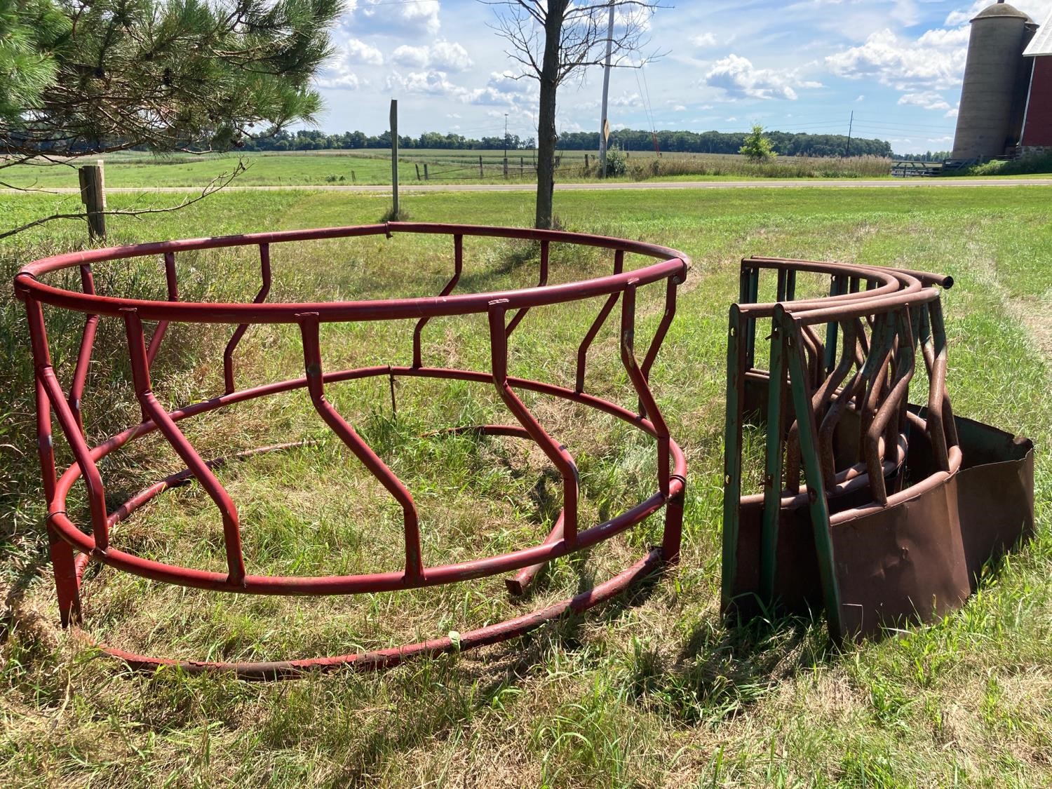 2006 Farm & Fleet Round Bale Hay Feeder BigIron Auctions