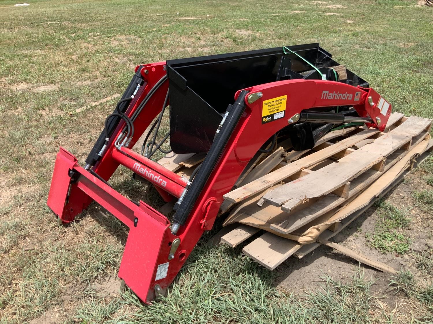 Mahindra 3650L Loader W/77