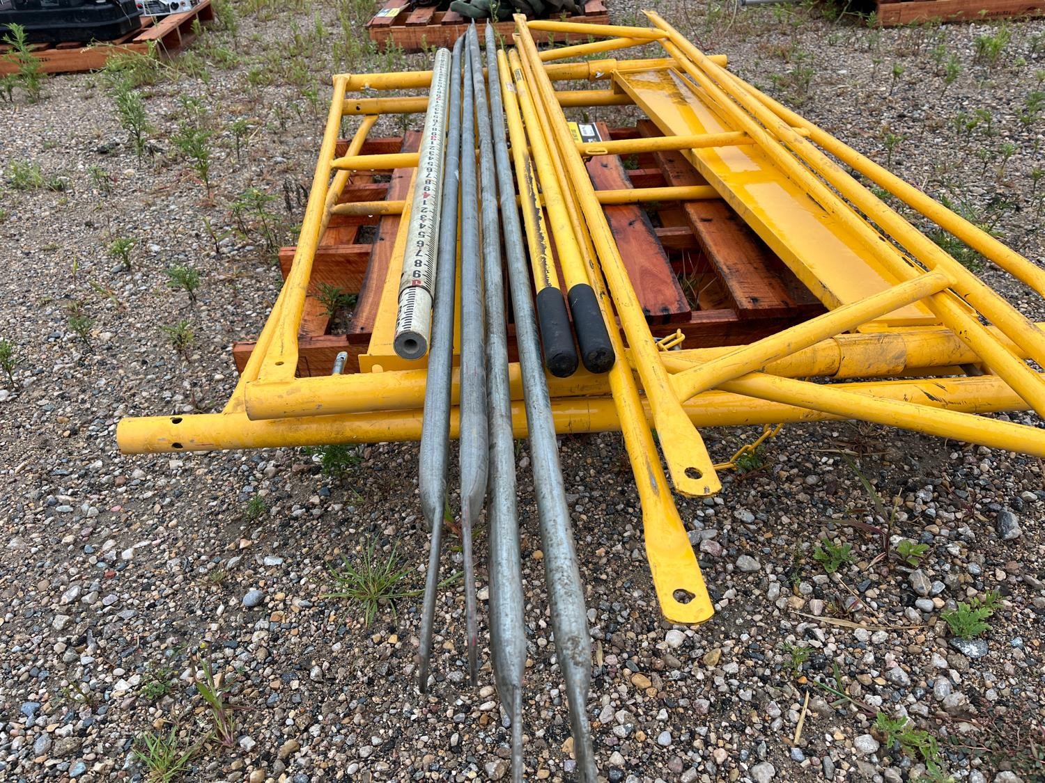 Midwest Rake Fiberglass Handles & Scaffolding Sections BigIron Auctions