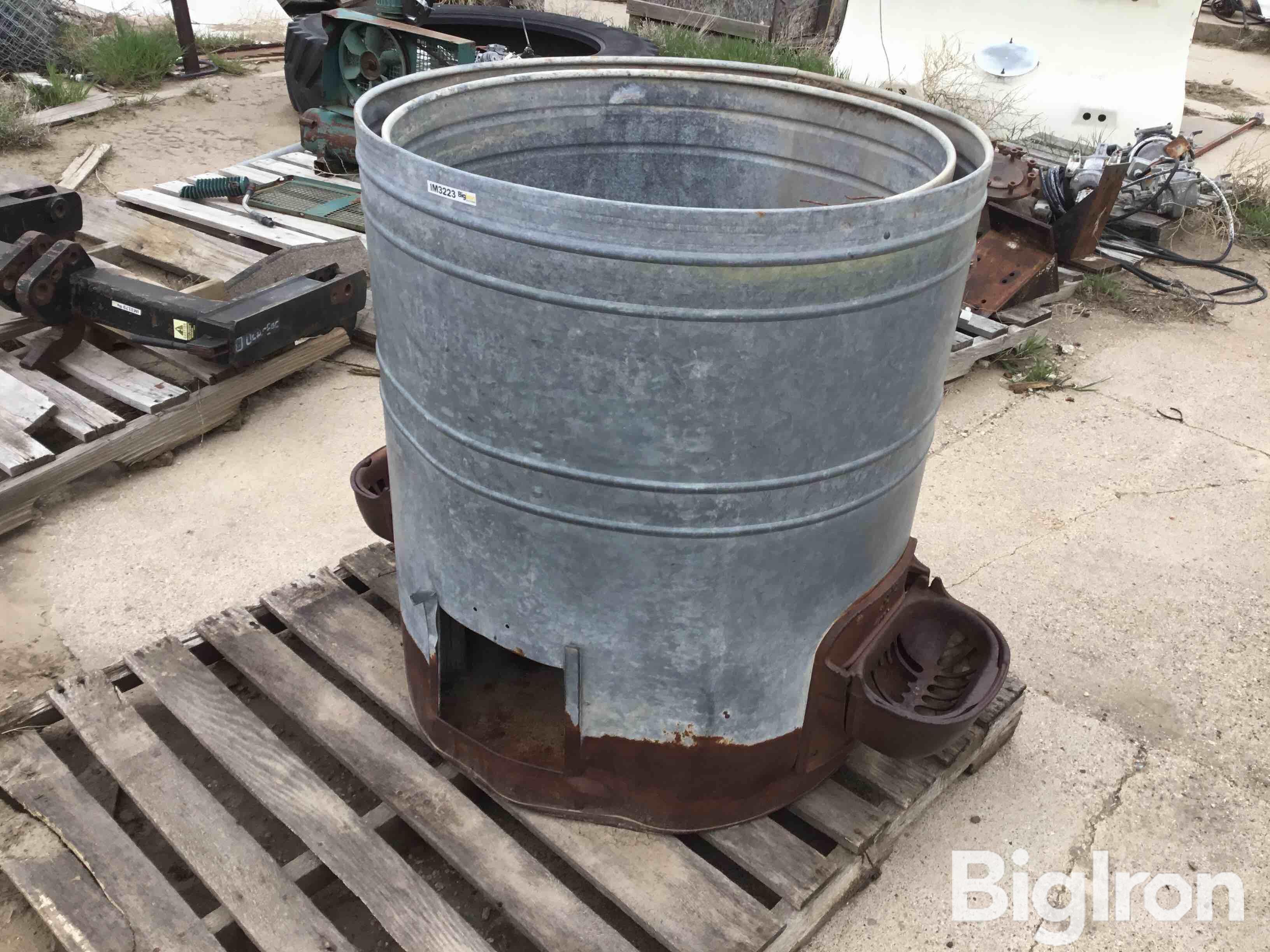 Hawkeye B Hog Waterer BigIron Auctions