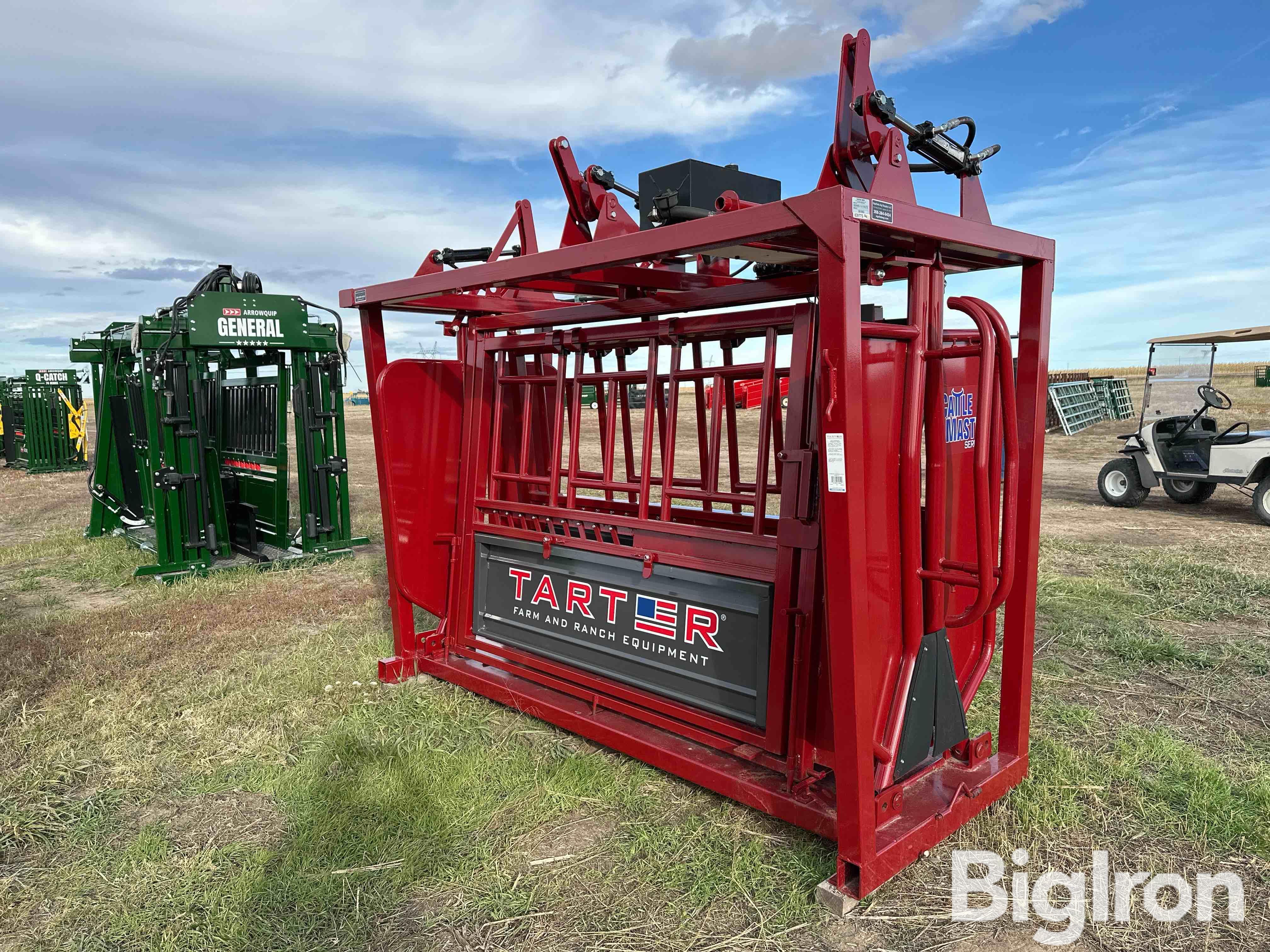 2023 Tarter Cattle Master Series 12 Hydraulic Squeeze Chute BigIron ...