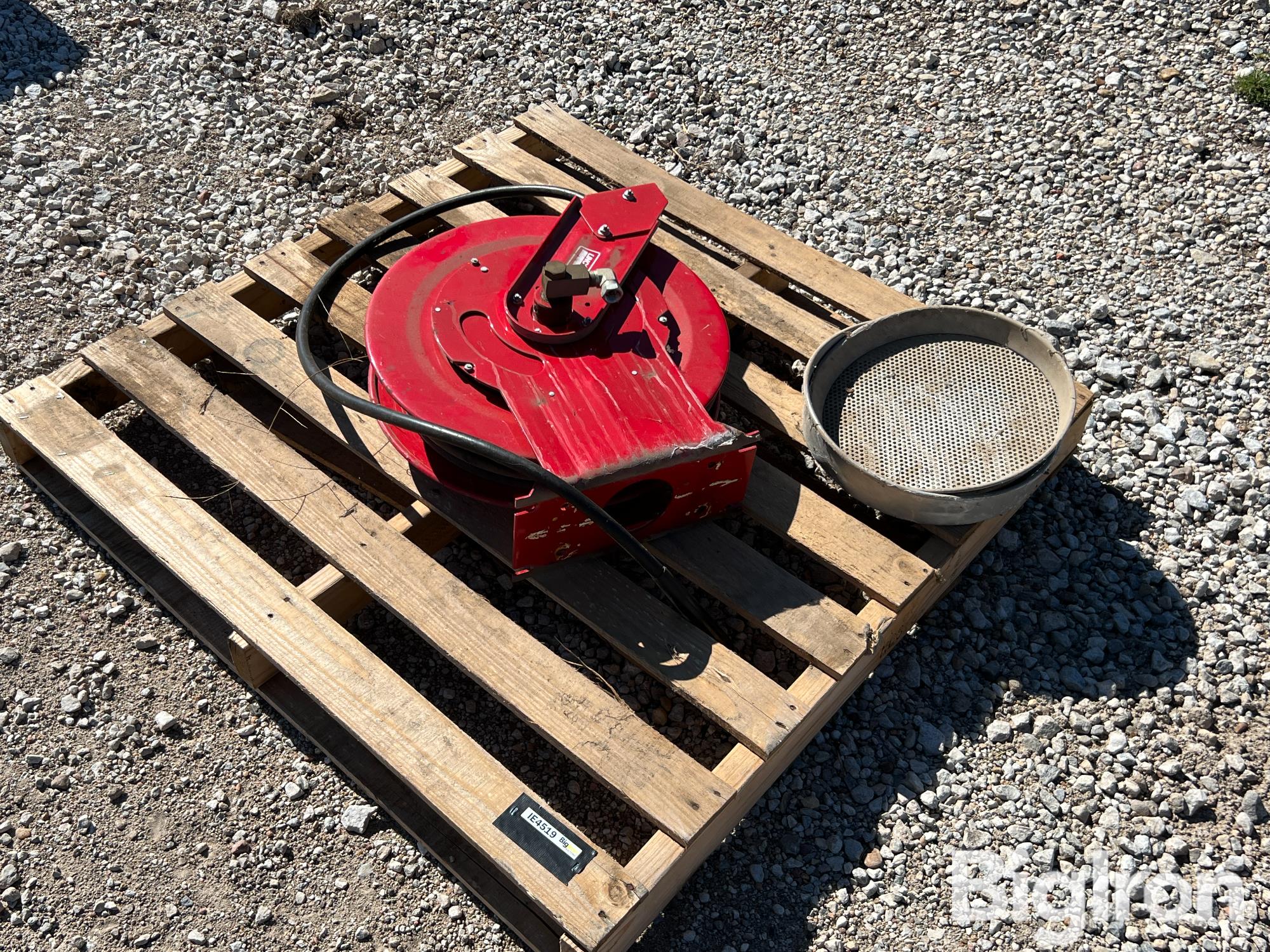 Lincoln Commercial Retracting Air Hose Reel BigIron Auctions