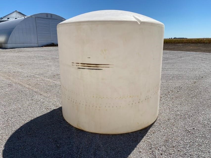 Norwesco 2100-Gallon Flat-Bottom Poly Tank BigIron Auctions