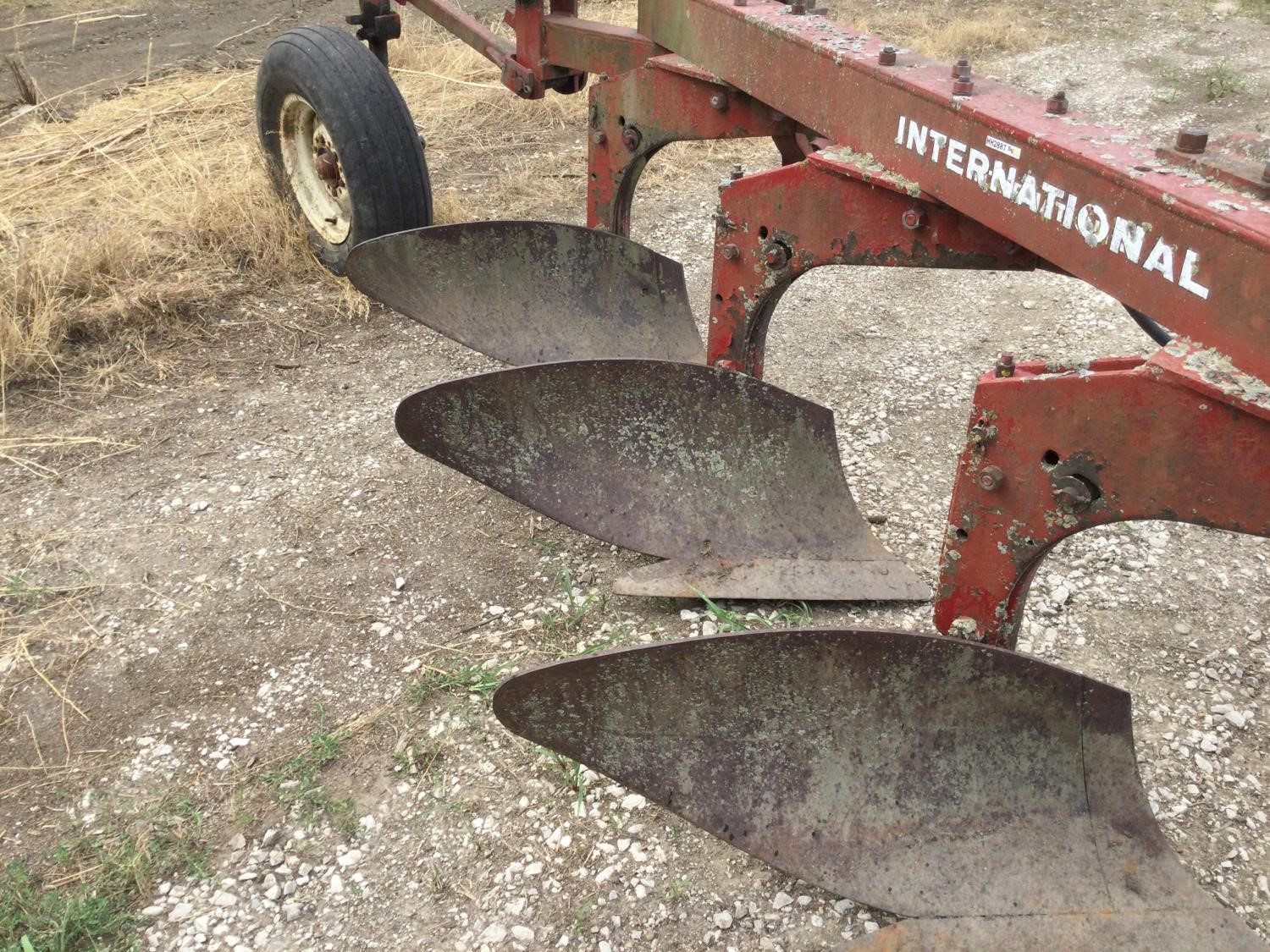 International 700 Moldboard Plow BigIron Auctions