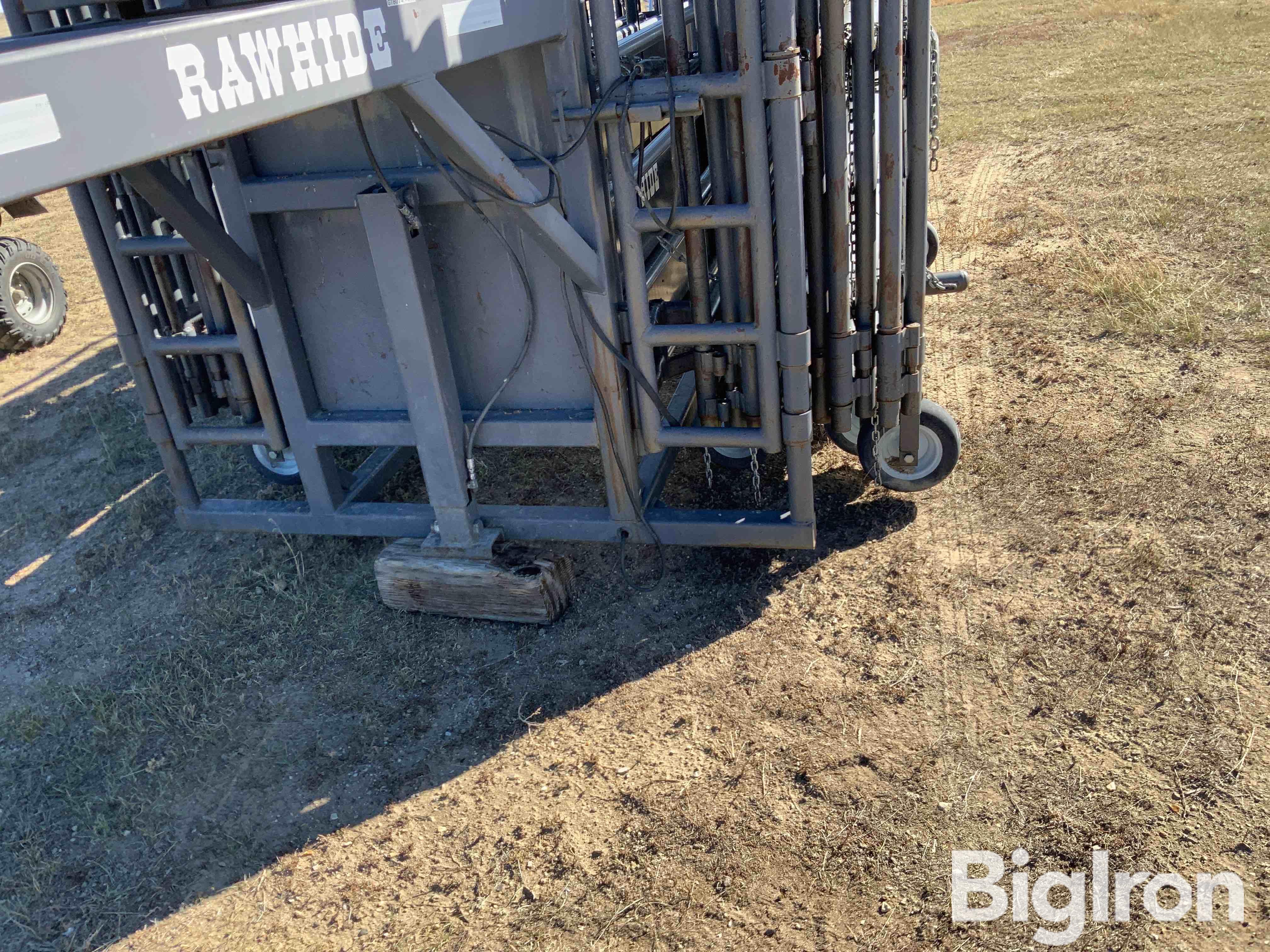 Rawhide Portable Cattle Processor Bigiron Auctions