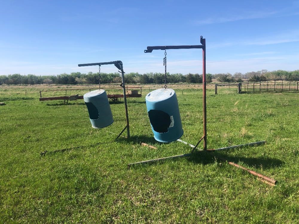 Plastic Barrel Hanging Salt/Mineral Feeders BigIron Auctions