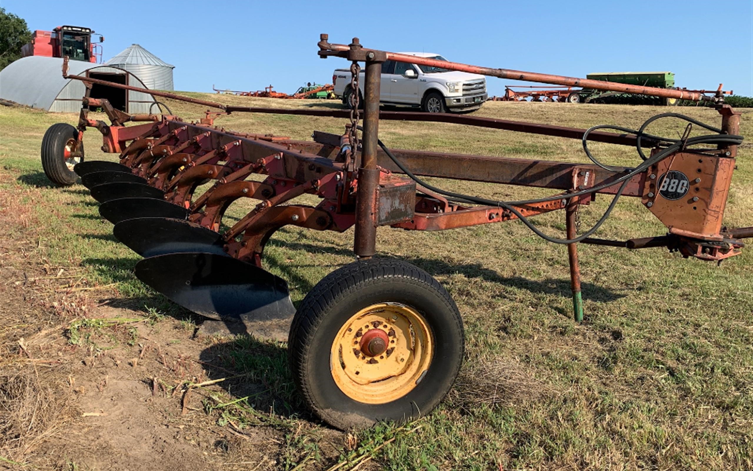 Massey Ferguson 880 6-16 Bottom Plow BigIron Auctions