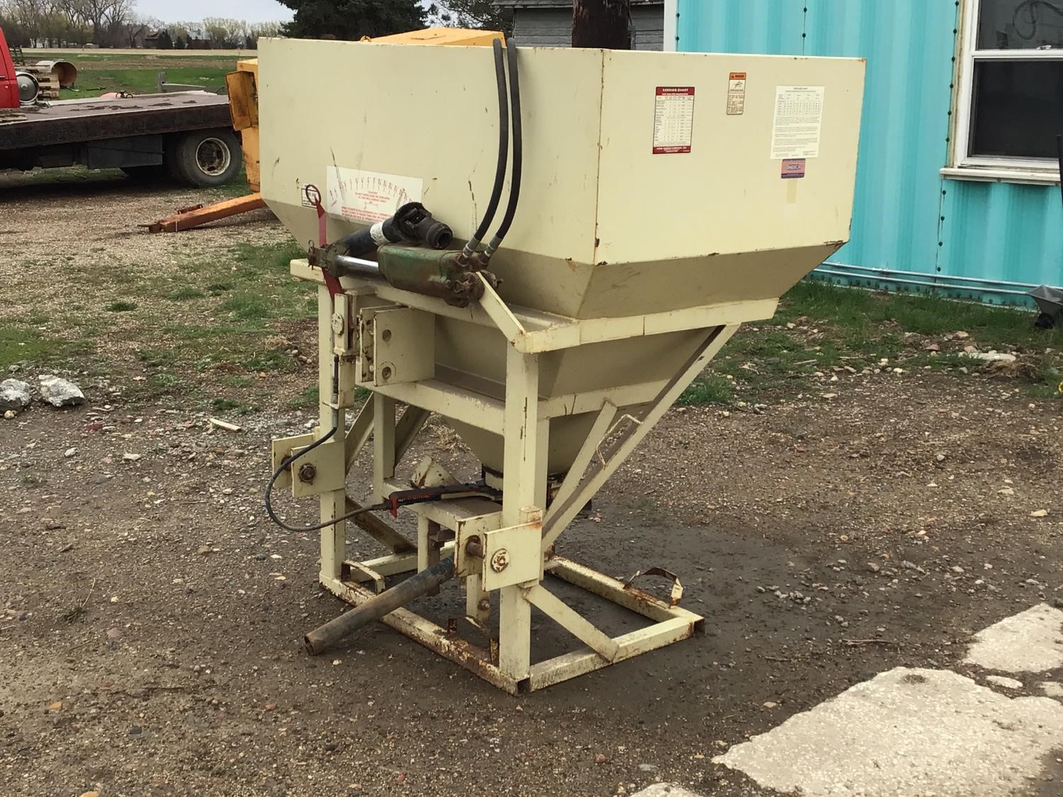 Herd 2440 3-Pt Fertilizer Spreader BigIron Auctions