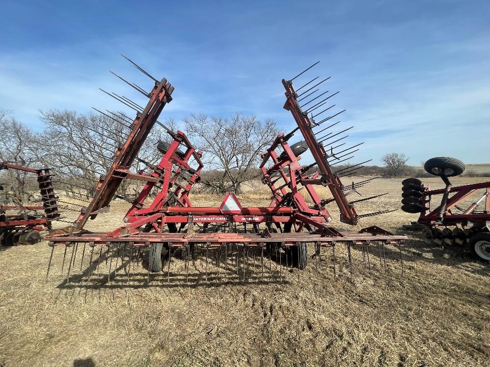 International 4600 Vibra Shank Field Cultivator BigIron Auctions