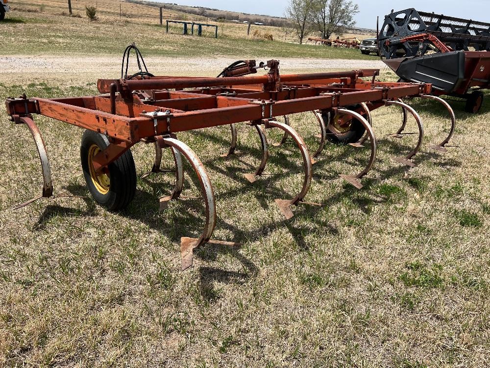 International Chisel Plow W/sweeps BigIron Auctions