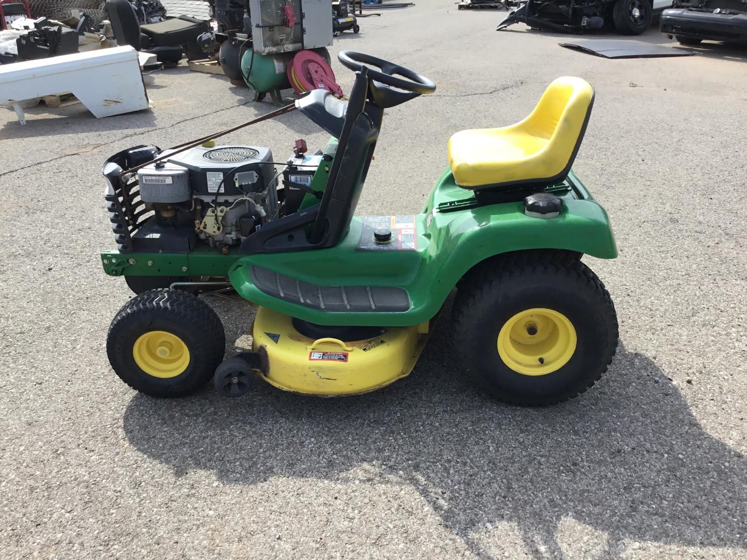 2001 John Deere Lt155 Lawn Tractor Bigiron Auctions 5391