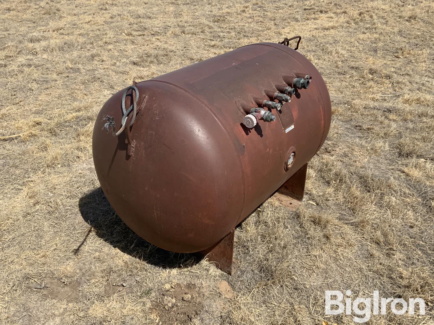 30 Gallon Propane Tank BigIron Auctions   30gallonfueltank 94ad63c81f9c4357912fe9b82dd5045b 