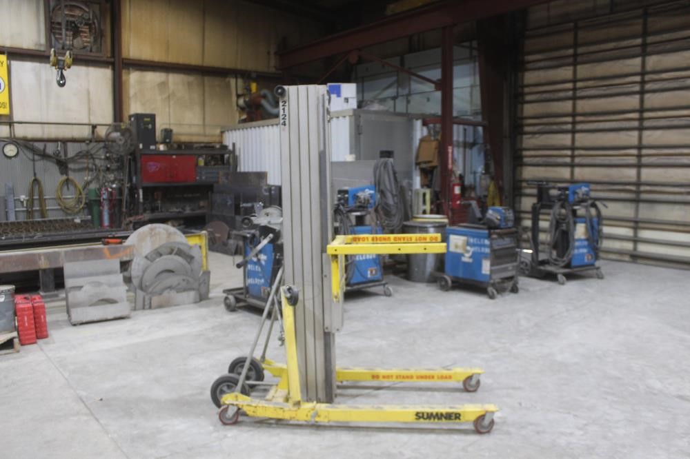 Sumner 2124 Contractor Material Lift BigIron Auctions