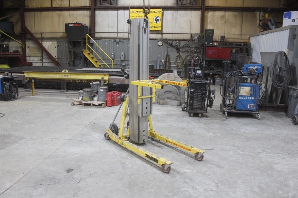 Sumner 2124 Contractor Material Lift BigIron Auctions