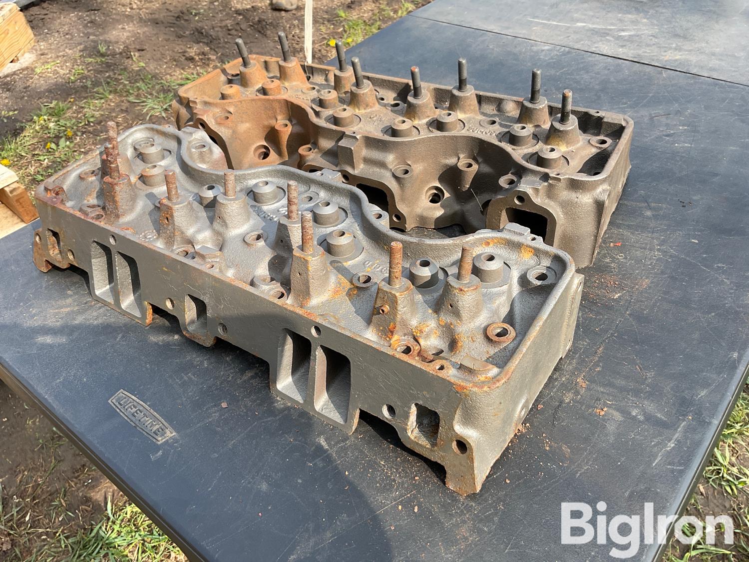 1962 Chevrolet 409 Cylinder Heads Bigiron Auctions 4790