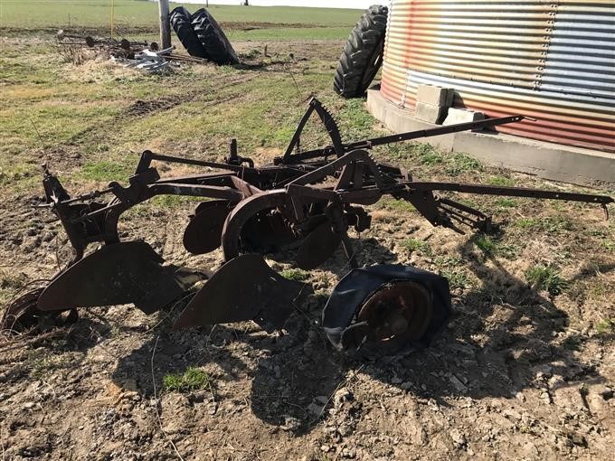 International Harvester 8 2 Bottom Moldboard Plow BigIron Auctions