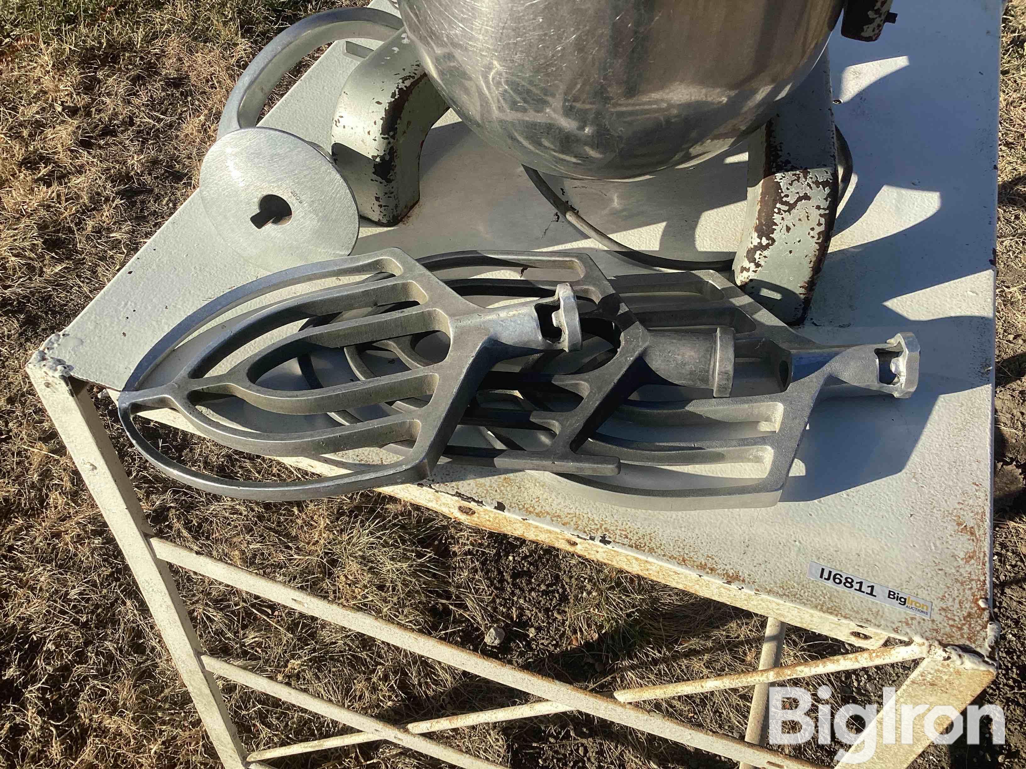 Hobart Stand Mixer BigIron Auctions   Hobartstandmixer 92949e600c204adcaf8c288f6477db31 