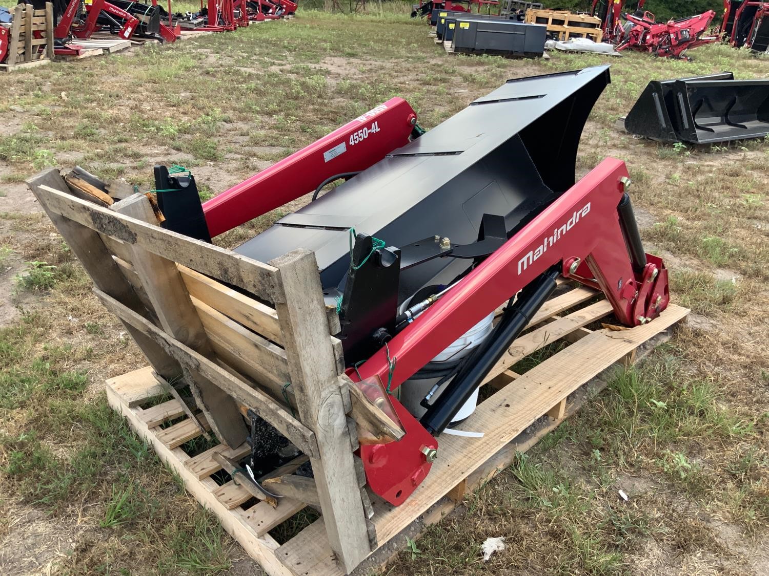 Mahindra 4550-4L Loader W/72