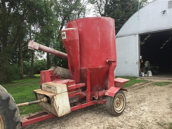 105) - INTERNATIONAL HARVESTER GRINDER-MIXER (1/64-12/67) (A-10) - BELT  DRIVE AND CONNECTIONS Case Agriculture