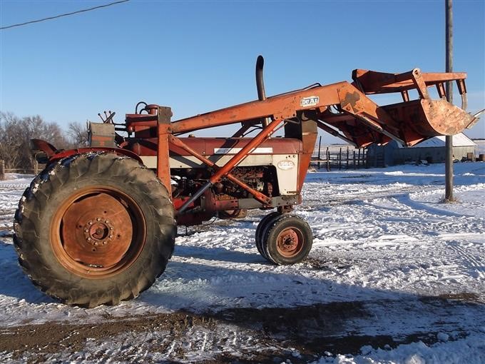 Farmall 560 2WD Tractor W/325 DuAl Loader BigIron Auctions