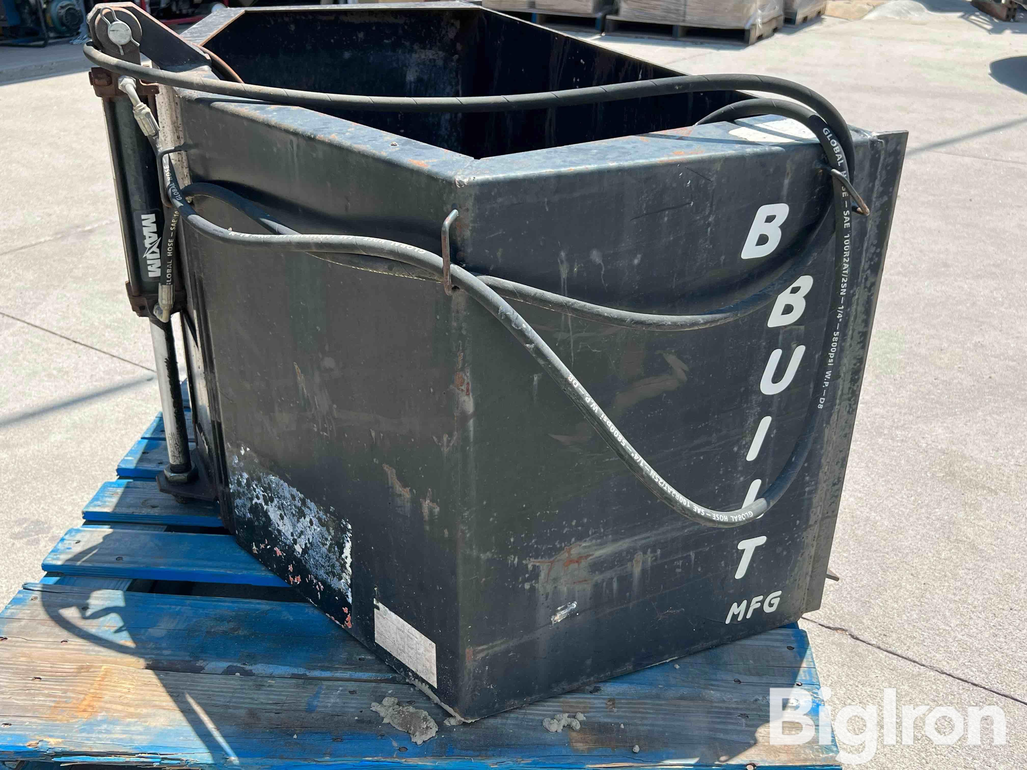 billit-skid-steer-1-2-yard-concrete-bucket-bigiron-auctions