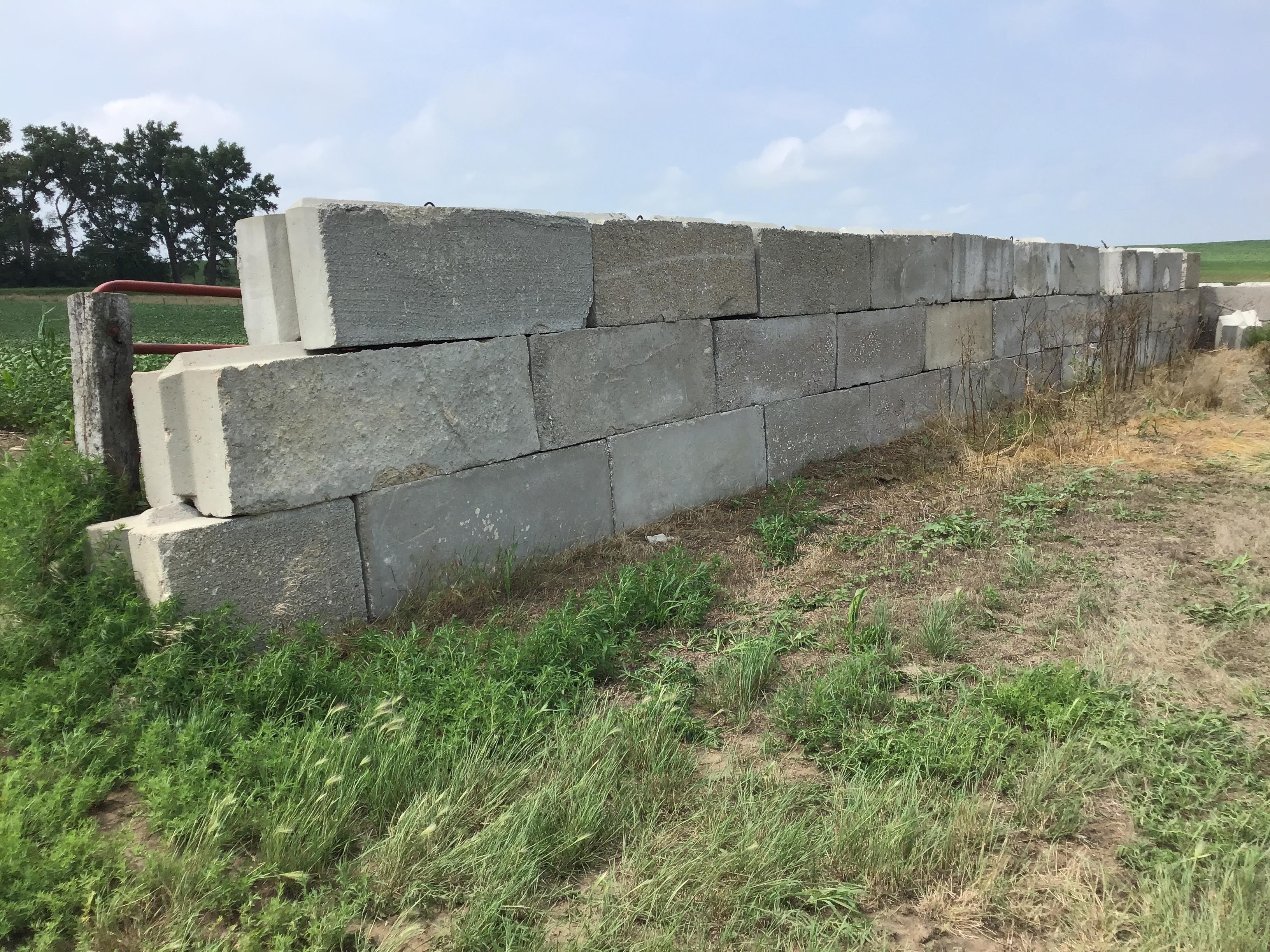 2x4 sales concrete blocks