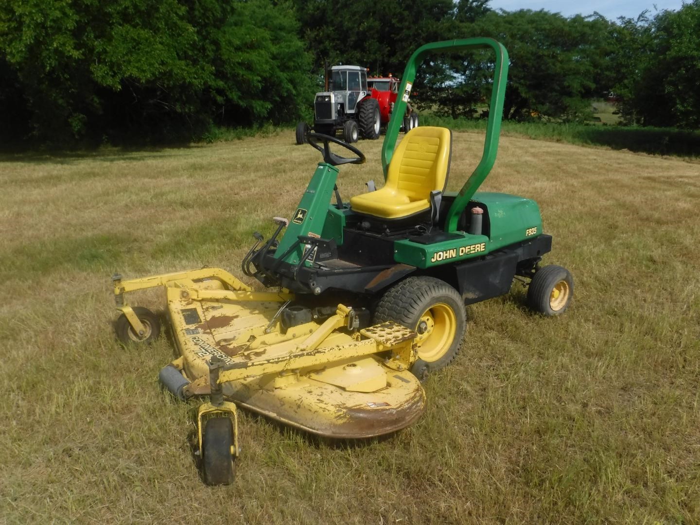 John Deere F935 72