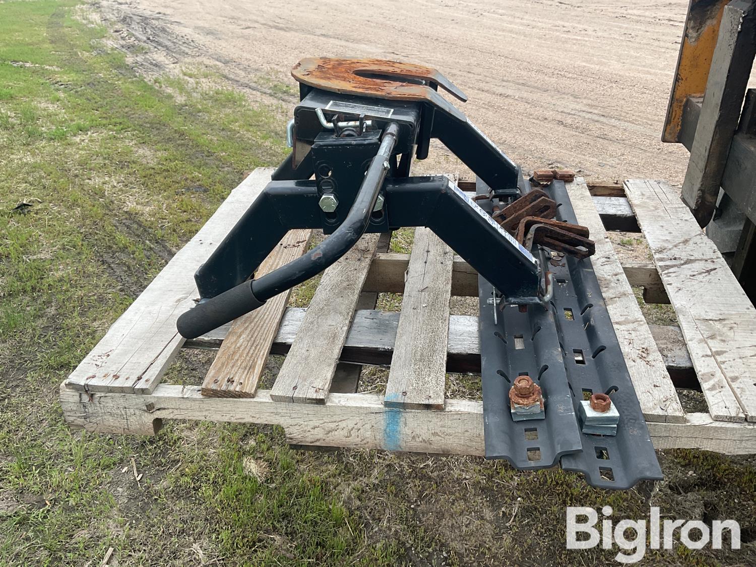 RBW Lil Rock’r 15K 5th Wheel Hitch BigIron Auctions