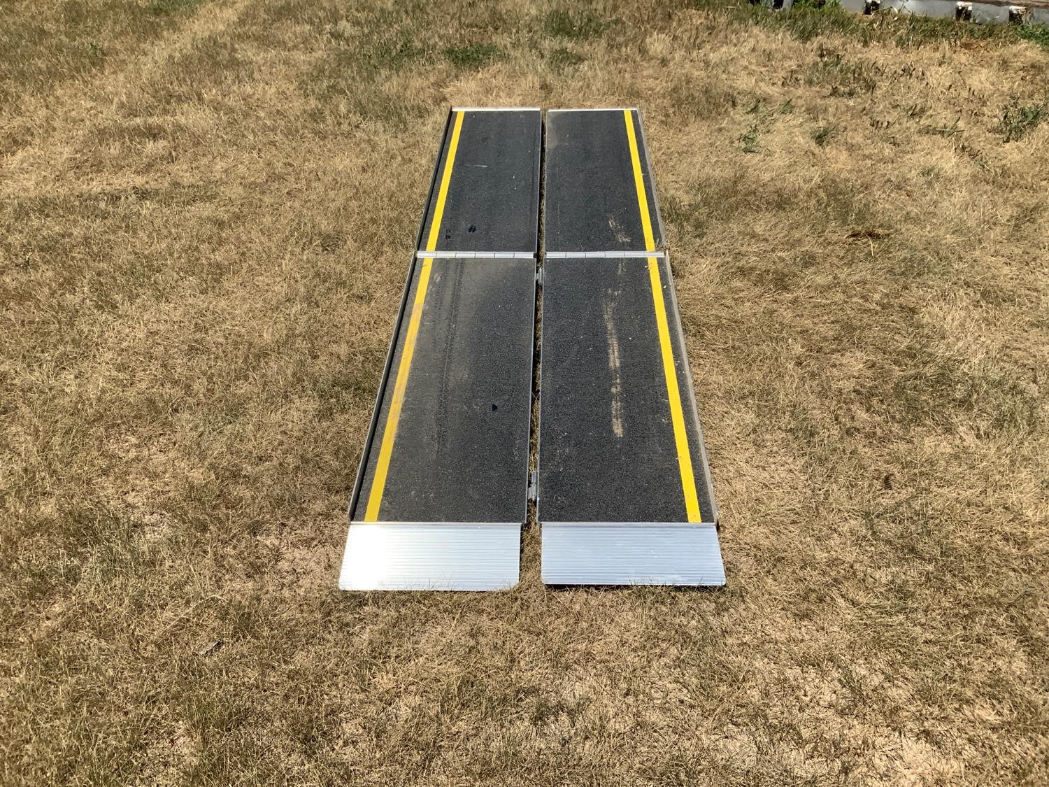 Aluminum Folding Ramp BigIron Auctions   Aluminumfoldingramp 3 44f39737cbd64e9f969808fdabd4288a 