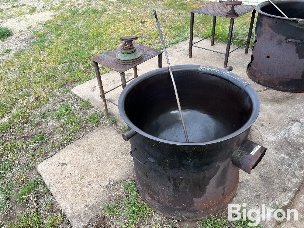 Old 25 Gallon Cast Iron Pot BigIron Auctions