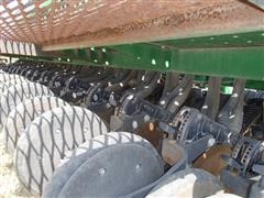 items/00bed3072c22e41180be00155de252ff/johndeere1520drill