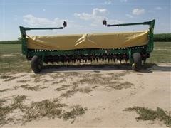 items/00bed3072c22e41180be00155de252ff/johndeere1520drill