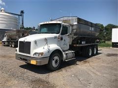 2004 International 9200i T/A Auger Truck 