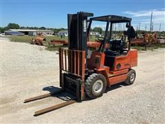 Clark GPX25 Forklift 