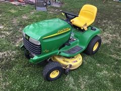 John Deere LT160 Lawn Tractor 