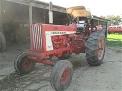 1967 Farmall 806 2WD Tractor 