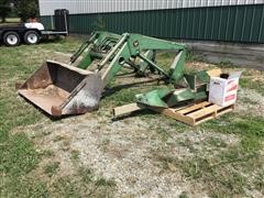 John Deere 146 Loader 