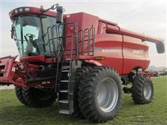 2008 Case-International 7010 Combine 