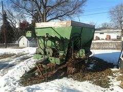 Henke Mixer/Feeder Wagon 