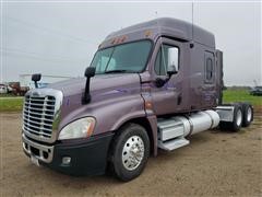 2009 Freightliner Cascadia T/A Truck Tractor 