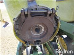 items/0777dd3bcd05f0119d476045bd488df1/john-deere-7000-8r30-planter-5_1755a26f87d140279f25a8e03bb33b31.jpg