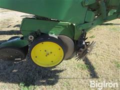 items/0777dd3bcd05f0119d476045bd488df1/john-deere-7000-8r30-planter-5_2c902a726c154c47b3c7ad718ec47e3c.jpg